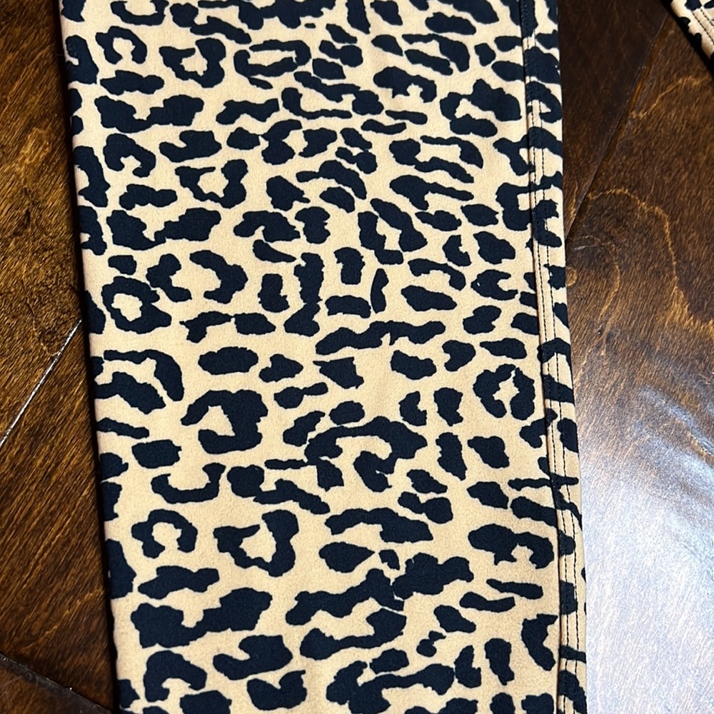 Small Leopard 🐆 leggings - Picture 3 of 4